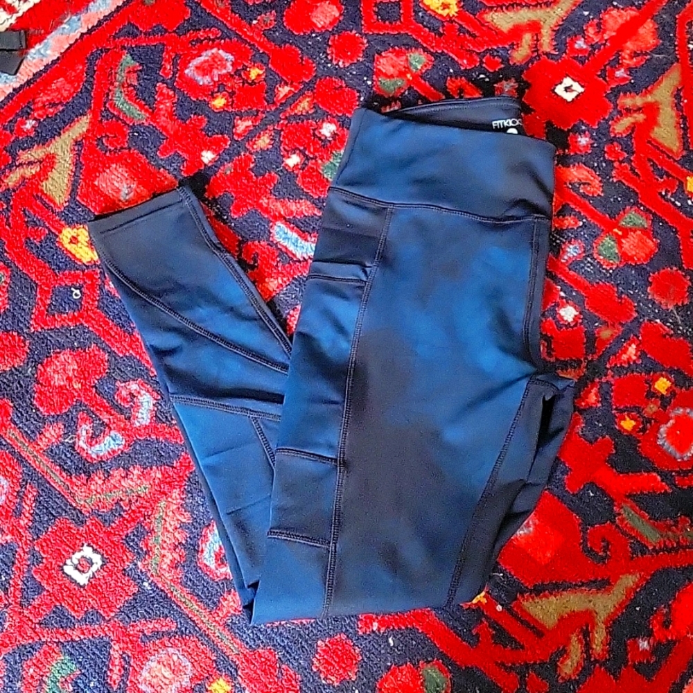 FitKicks Athletic Pocket Leggings NWT